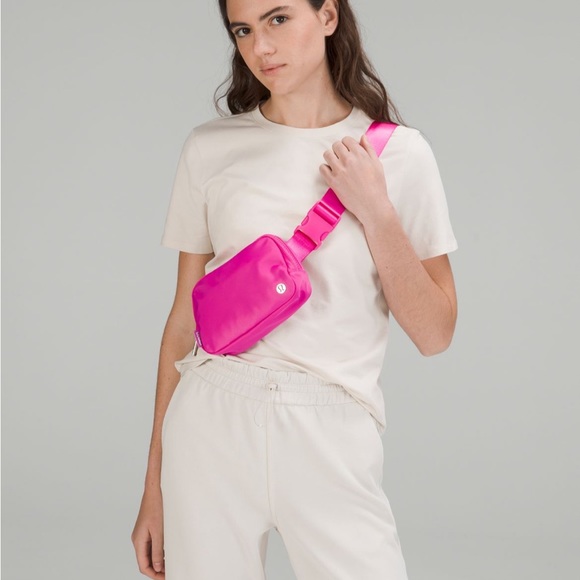 Lululemon Everywhere Belt Bag NWT sonic pink - Picture 8 of 9